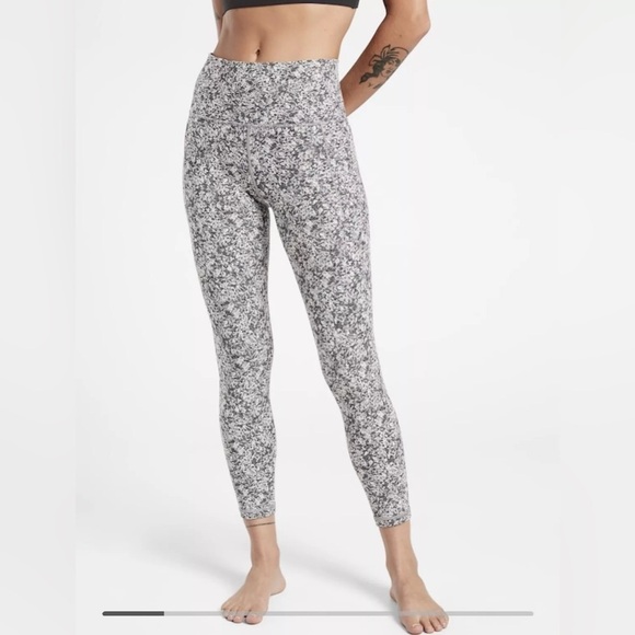 Athleta Pants - Athleta Salutation Stash 7/8 Tight Women’s Black & White Pattern Leggings Size S